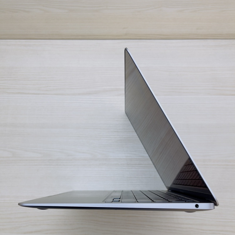 MacBook Air 2020 Space  i3 1.1ghz 8/128